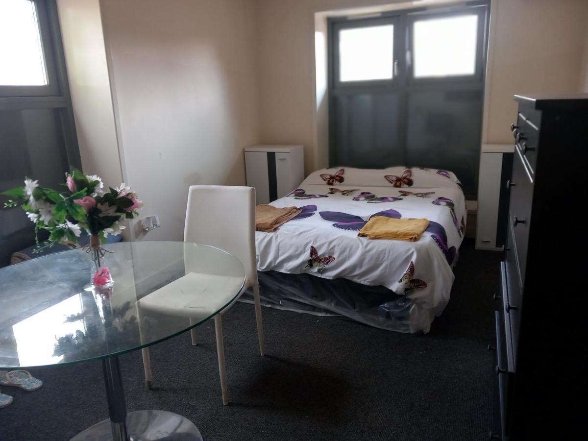 Jah Lodge Croydon Bagian luar foto