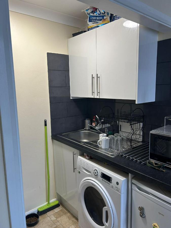 Jah Lodge Croydon Bagian luar foto
